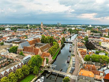 Zwolle Thorbeckegracht van boven tijdens een zomerse zonsondergang van Sjoerd van der Wal Fotografie