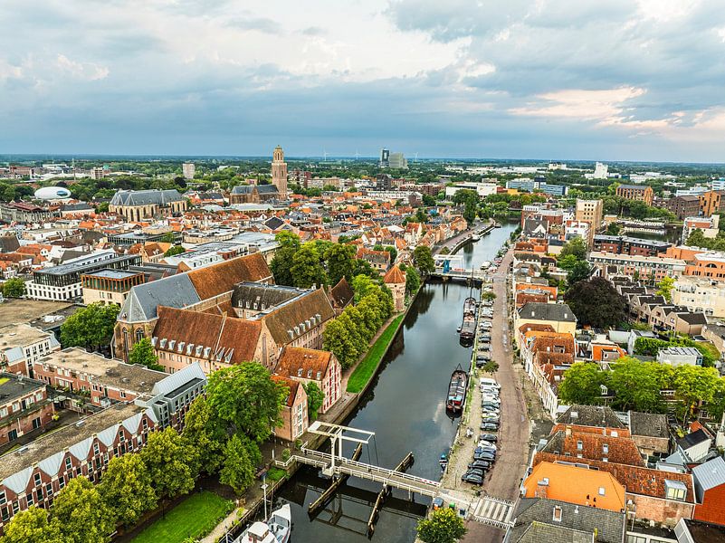 Zwolle Thorbeckegracht von oben während eines sommerlichen Sonnenuntergangs von Sjoerd van der Wal Fotografie