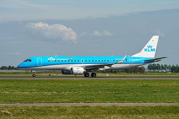 Embraer ERJ-190 de KLM Cityhopper avec autocollant Progress Pride. sur Jaap van den Berg