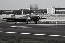 Raisin bomber takes off from Berlin Tempelhof airport