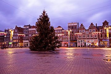 Kerstmis op de Nieuwmarkt in Amsterdam Nederland bij zonsondergang van Eye on You