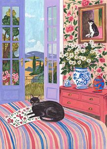 Chat noir dans une chambre à coucher fleurie donnant sur le paysage