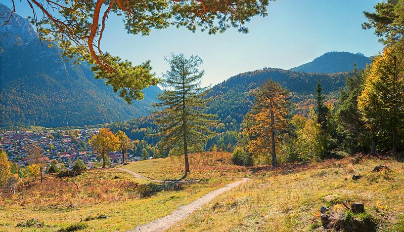 Herbstlandschaft oberhalb Mittenwald von SusaZoom