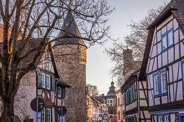 Fachwerkhäuser und Hexenturm in der Altstadt von Bad Homburg vor der Höhe van Christian Müringer