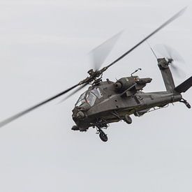 Apache helikopter van de luchtmacht in actie van Thijs Schouten
