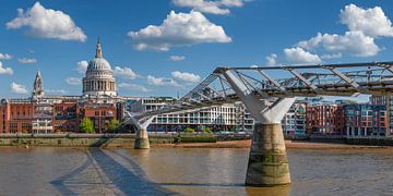 Millenium Bridge in de zomer van Markus Lange