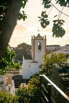 Sonnige Stadt Tavira in Portugal von Leo Schindzielorz