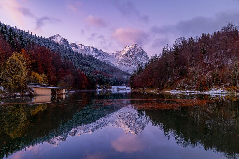Zonsopgang aan het Riessersee meer van Teresa Bauer