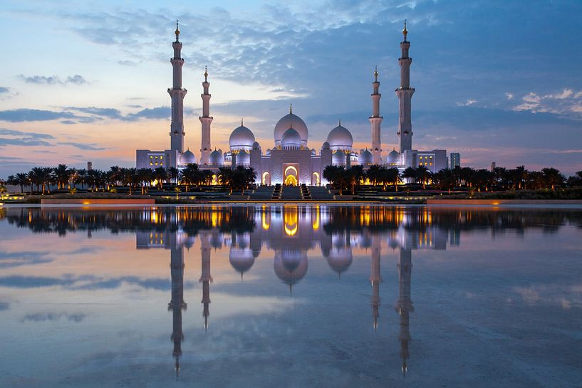 Mosquée Sheikh Zayed à Abu Dhabi l Photographie de voyage par Lizzy Komen