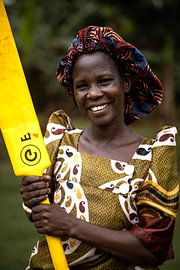 Stolz in Gomesi – Porträt einer Cricket-Oma von Milene van Arendonk