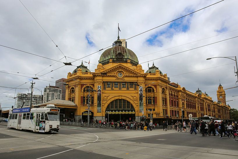 Flinders Street Station in Melbourne, Australia van Marcel van den Bos