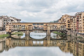 Blick auf den Ponte Vecchio in Florenz
