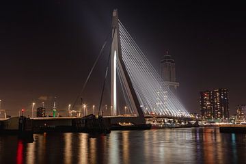 Rotterdam in de avond uren van Rob Saly