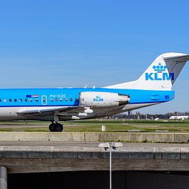 Rollende KLM Cityhopper Fokker 70. von Jaap van den Berg