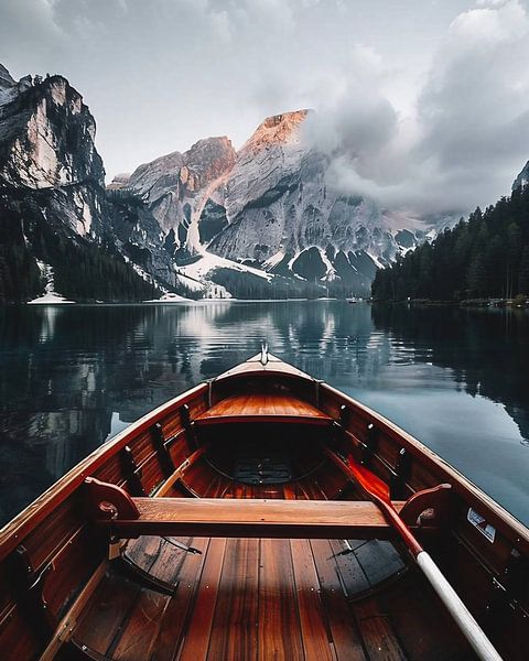 Bootsblick auf den Bergsee von fernlichtsicht