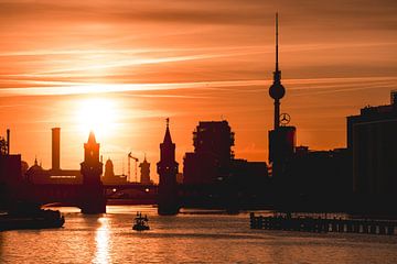 Sonnenuntergang über der Spree in Berlin