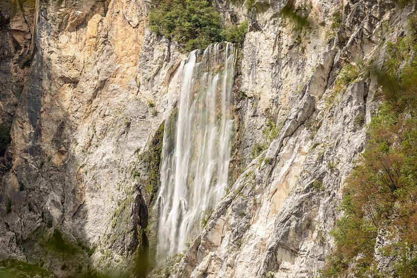 Boka, waterval in het westen van Slovenië van Eric van Nieuwland