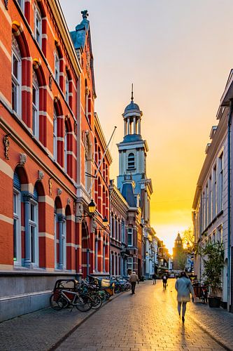 Zonsondergang in Breda , Sint Antoniuskathedraal