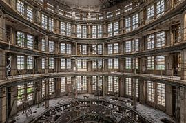 Lots of windows by Rob van Hegelsom