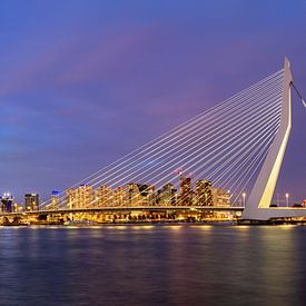 Rotterdam Skyline in de avond, Nederland van Adelheid Smitt