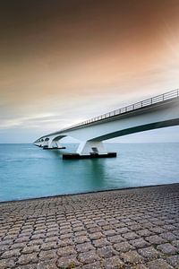 Le pont de Zeeland, le plus long pont des Pays-Bas, dans la province néerlandaise de Zeeland.