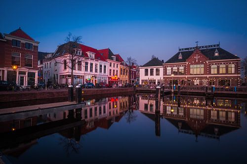 Leiden Haven tijdens het blauwe uur