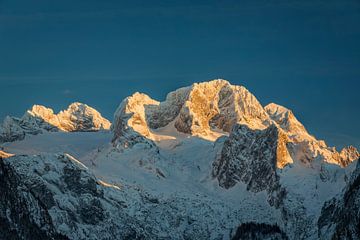Alpengloed op de Dachstein van Dieter Meyrl