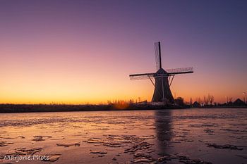 Molen bij zonsopkomst