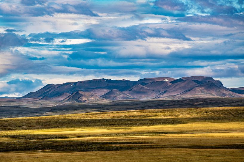Eine bunte Landschaft in Island von Bob Janssen