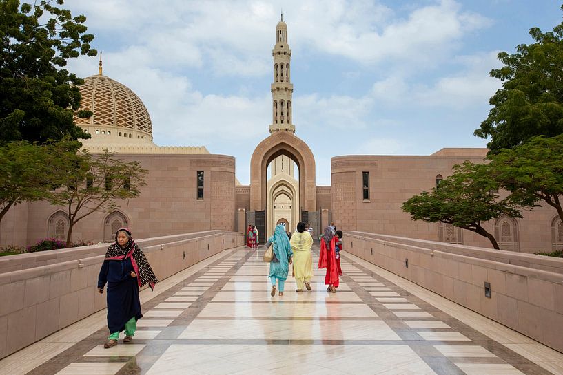 Sultan Qabus Mosque in Muscat by Antwan Janssen