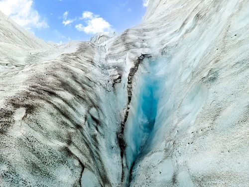 Zicht op het blauwe ijs van de Vatnajokull gletsjer in IJsland