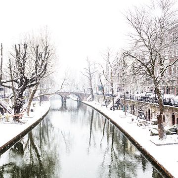 Winter in Utrecht. Besneeuwde werven aan de Oudegracht. van André Blom Fotografie Utrecht