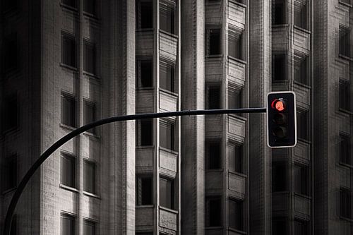 Straatfotografie met verkeerslicht in Antwerpen