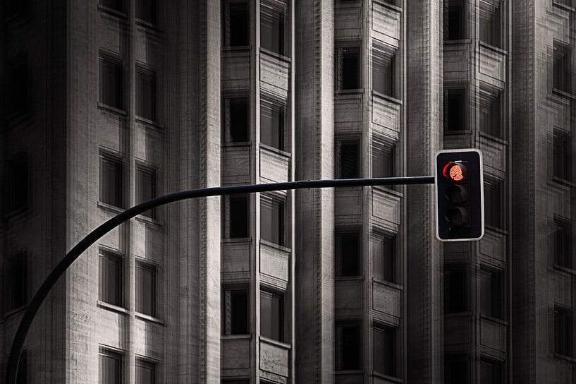 Street photography with traffic light in Antwerp by Wim Schuurmans