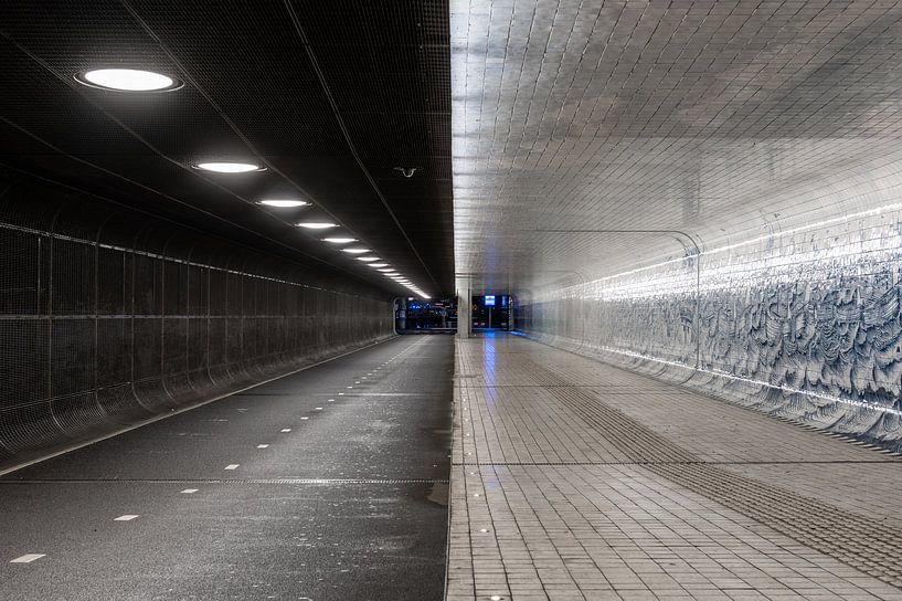 Couvre-feu à Amsterdam - tunnel pour vélos de la gare centrale d'Amsterdam par Renzo Gerritsen