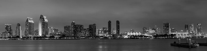 SAN DIEGO Evening Skyline | Monochrome Panorama by Melanie Viola