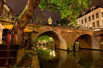 Utrecht Oudegracht: Domtoren bij Harmburgerbrug van Martien Janssen