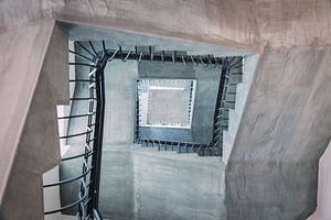 La cage d'escalier en perspective grenouille