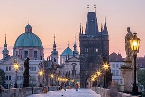 Prag - die Karlsbrücke bei Sonnenaufgang