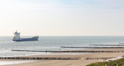 Schip langs de kust