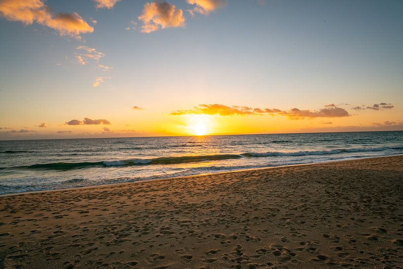Coucher de soleil sur une plage de l'Algarve par Leo Schindzielorz