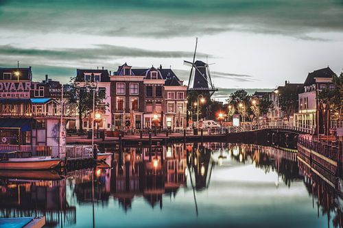 Galgewater with view of mill De Valk by Dirk van Egmond