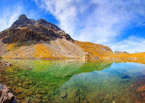 Le Faulkogel se reflète dans le lac Neukarsee