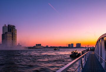 Coucher de soleil à Rotterdam sur Jelmer van Koert