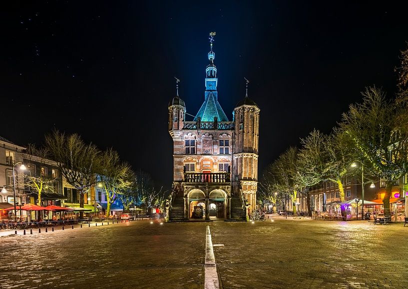 Die Waage in Deventer am Rande des Abgrunds von Bart Telling