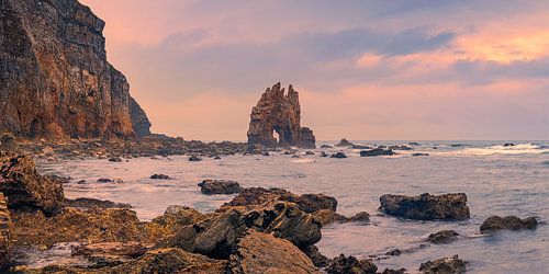 Panorama en zonsopkomst bij Playa de Portizuelo, Asturië, Spanj