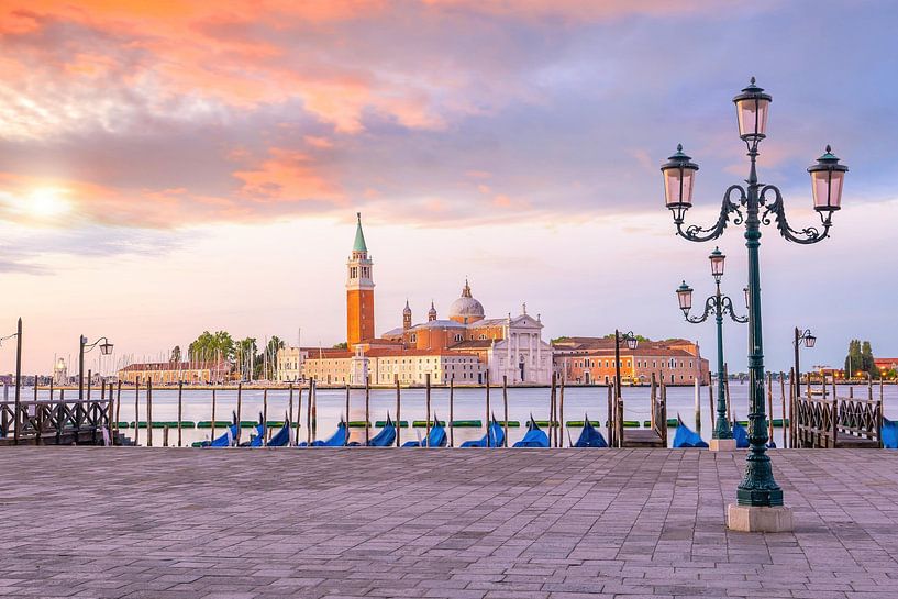 Laternenlicht zu San Giorgio, Venedig, Italien von Aloke Design