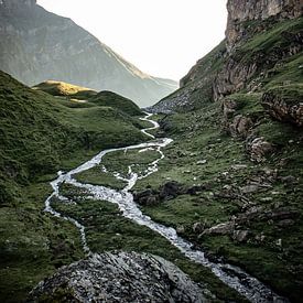 Rivier door het dal van Marlou Beimers