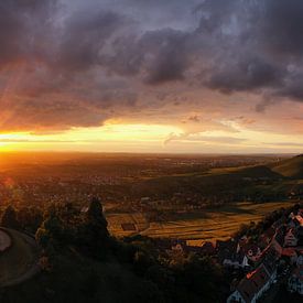 Panorama zonsondergang boven de grafkapel aan de Württemberg in Stuttgart met uitzicht over de stad van Capture ME Drohnenfotografie