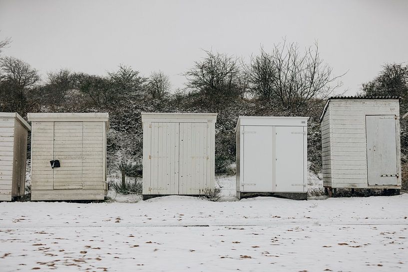 Strandhuisjes in de sneeuw van Percy's fotografie